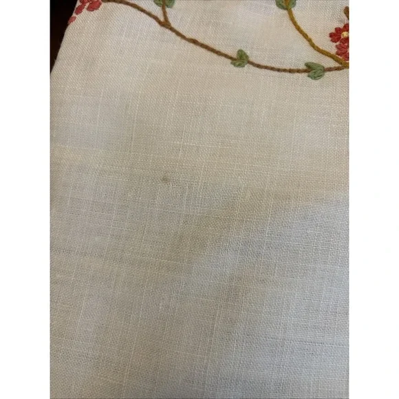 Vtg. Hand Embroidered Fall Thanksgiving Tablecloth Scallop Edge 56x77 Ivory - Picture 10 of 10